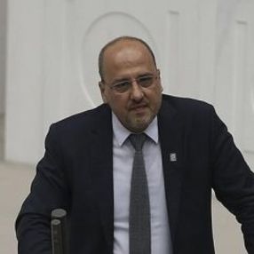 Ahmet Şık Cihangir'de meyhane açtı