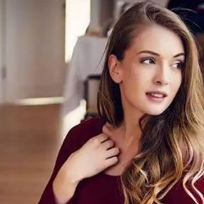 Yasemin Allen'ın boa yılanı