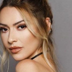 Hadise'den Erdoğan'a mülteci övgüsü