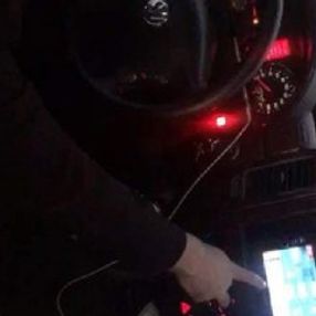 Minibüste okey oynayan sürücünün ehliyetine el konuldu