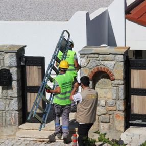 Yılmaz Özdil'in villasında yıkım başladı