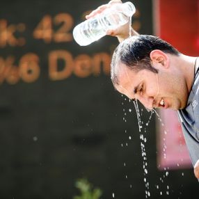Antalya'da termometreler 42.7 dereceyi gösterdi