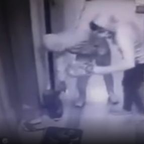 İzmir'de apartmanlardaki hırsızlık kamerada