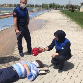 Konya'da sokağa çıkan yaşlı adam sıcaktan bayıldı