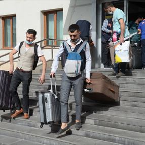 Karantinada bulunanlardan 66 bini tahliye edildi