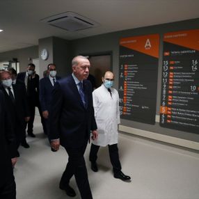 Erdoğan, Başakşehir Şehir Hastanesi'ni inceledi