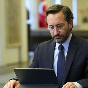 Altun, Türkiye'nin korona mücadelesini ABD basınına yazdı