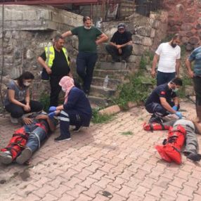 Kayseri'de freni boşalan kamyon araçlara çarptı