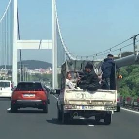 FSM Köprüsü'nde çocukların tehlikeli yolculuğu