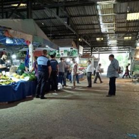 Sakarya'da, karpuz almayan müşterisini bıçakla kovaladı