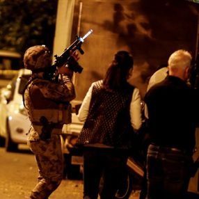 Antalya'da bir kişi evin odasına kendisini kilitledi