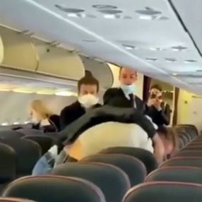 Rusya'da yolcu uçağında sosyal mesafe kavgası