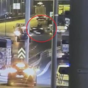 Bayrampaşa'da alkollü sürücü polise çarptı