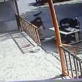 Sultangazi'de işçinin kafasına kanca düştü