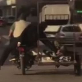 Kartal'da motosiklet üzerinde tehlikeli yolculuk