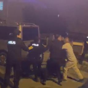 Nişan atan çiftin aileleri sopalı bıçaklı kavga etti