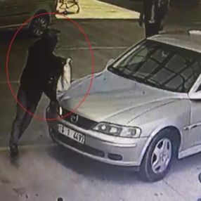 Bursa'da 54 yaşındaki adam kendi aracında vuruldu