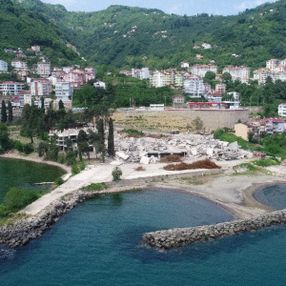 Ordu'daki gökdelenlerden geriye moloz yığını kaldı