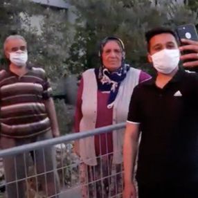 Terhis olan gencin karantinadaki babaannesine ziyareti