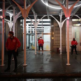 New York'ta 'Koruyucu melekler' yağmalara karşı nöbette