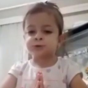 Kötü yorumlara kızan minik YouTuber