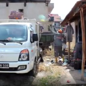 Manisa'da bir evden 15 ton atık çıktı