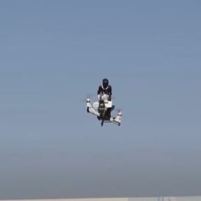 Dubai polisinin kullandığı hava aracı yere çakıldı