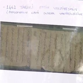 Çavuşoğlu, Ayasofya'nın tapusunu gösterdi