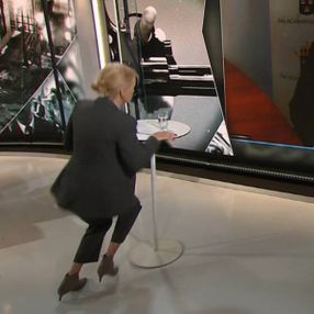 İsveç'te muhabir, canlı yayında yere yığıldı