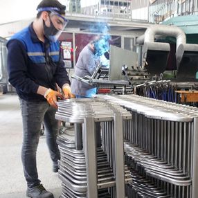 152 yıllık lise, Marmara'da okullar için sıra üretiyor
