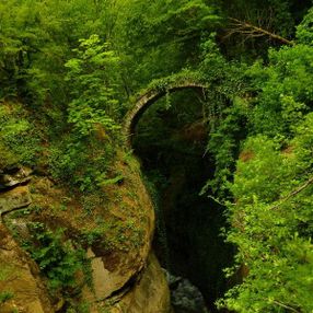 Artvin'de, tarihi kemer köprü keşfedildi