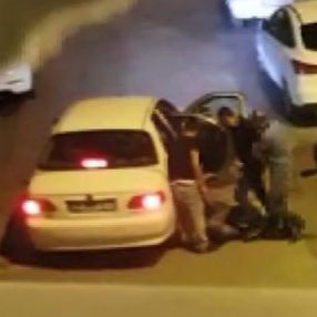 Kağıthane'de markete giden genci bıçaklayıp gasbettiler