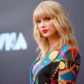Taylor Swift'ten ırkçı heykelleri kaldırın çağrısı