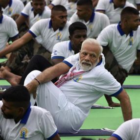 Narendra Modi'den koronayla mücadelede yoga önerisi