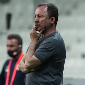 Beşiktaş'ta 3 isimle daha yollar ayrılıyor