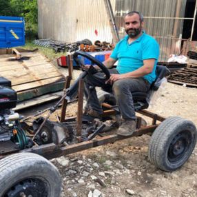 Sakarya'da jeneratör motoruyla tarım aracı yaptı