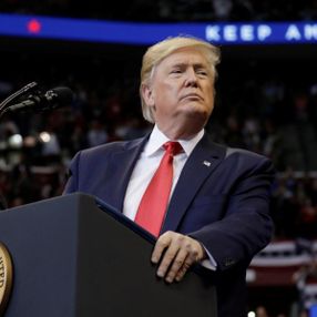 Trump, miting öncesi eylemcileri uyardı