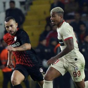 Galatasaray, evinde berabere kaldı