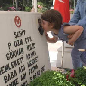 Şehit çocuklarının buruk geçen Babalar Günü