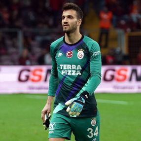 Okan Kocuk, topu 18 saniye elinden çıkarmadı