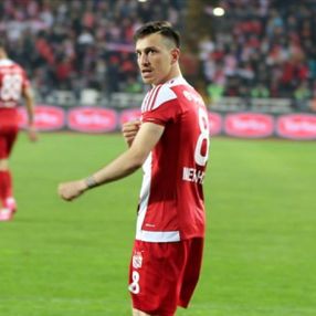 Mert Hakan, Fenerbahçe ile anlaşmaya vardı