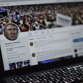 Trump Twitter'dan yine engel yedi
