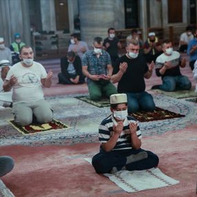 İstanbul'da yeniden cemaatle sabah namazı