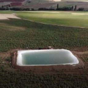 Kırıkkale'de sulama için yaptıkları havuzda yüzüyorlar