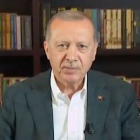 Cumhurbaşkanı Erdoğan, YKS öğrencisi ile türkü söyledi