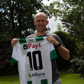 Robben, futbola geri döndü