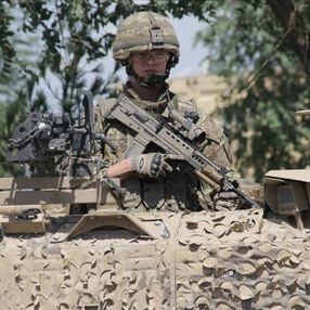 ABD Afganistan'daki asker sayısını yarıya indiriyor