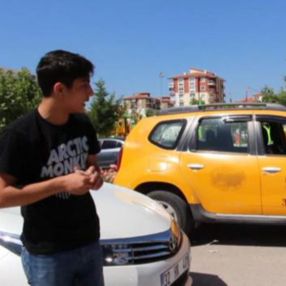 Isparta'da sınava geç kalan öğrenci taksiciyle tartıştı