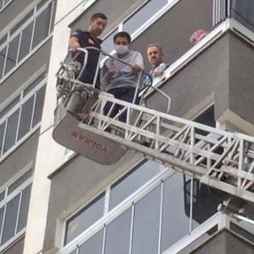Tokatlı öğrenci kapı kilidi bozulunca evde mahsur kaldı