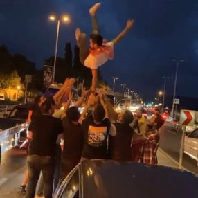 İstanbul’da asker uğurlayan magandalar